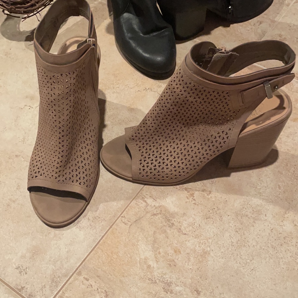 Nude/beige heeled boots